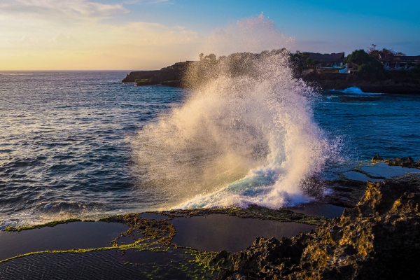 Combiné Des Rizières De L'île Des Dieux Aux Eaux Turquoise De Nusa Lembongan