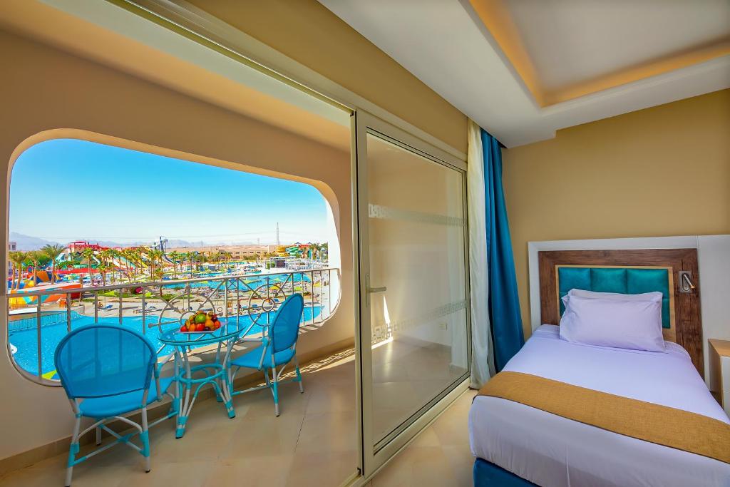 Titanic Aqua Park Resort 4* - 4