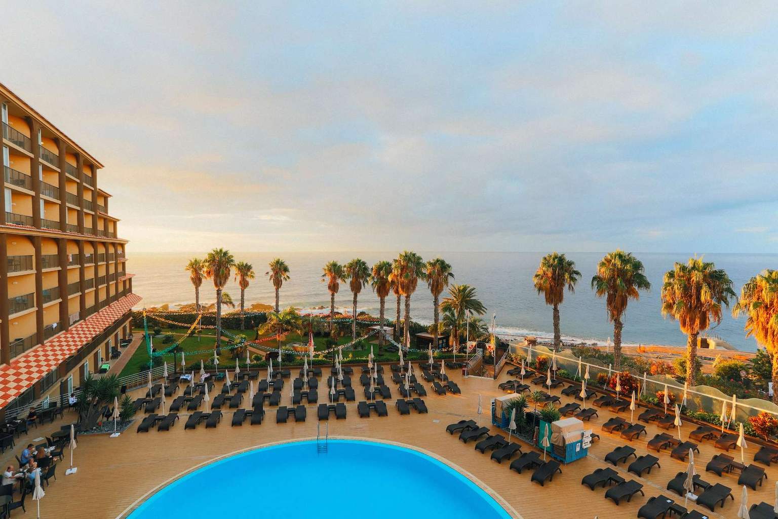 Hôtel The Views Oasis 4*