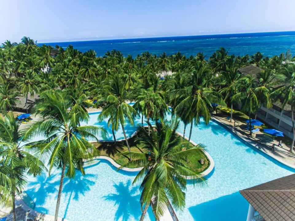 Flamingo Beach Resort 4* & Safari